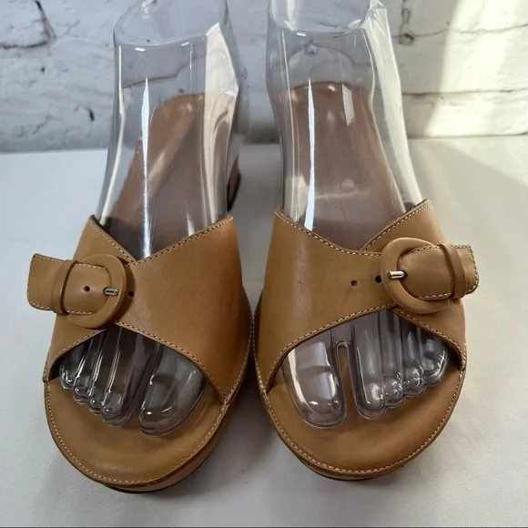 Donald J. Pliner Tan Leather Wedge Slides Sandals Buckle Size 7.5 Narrow - Picture 3 of 14